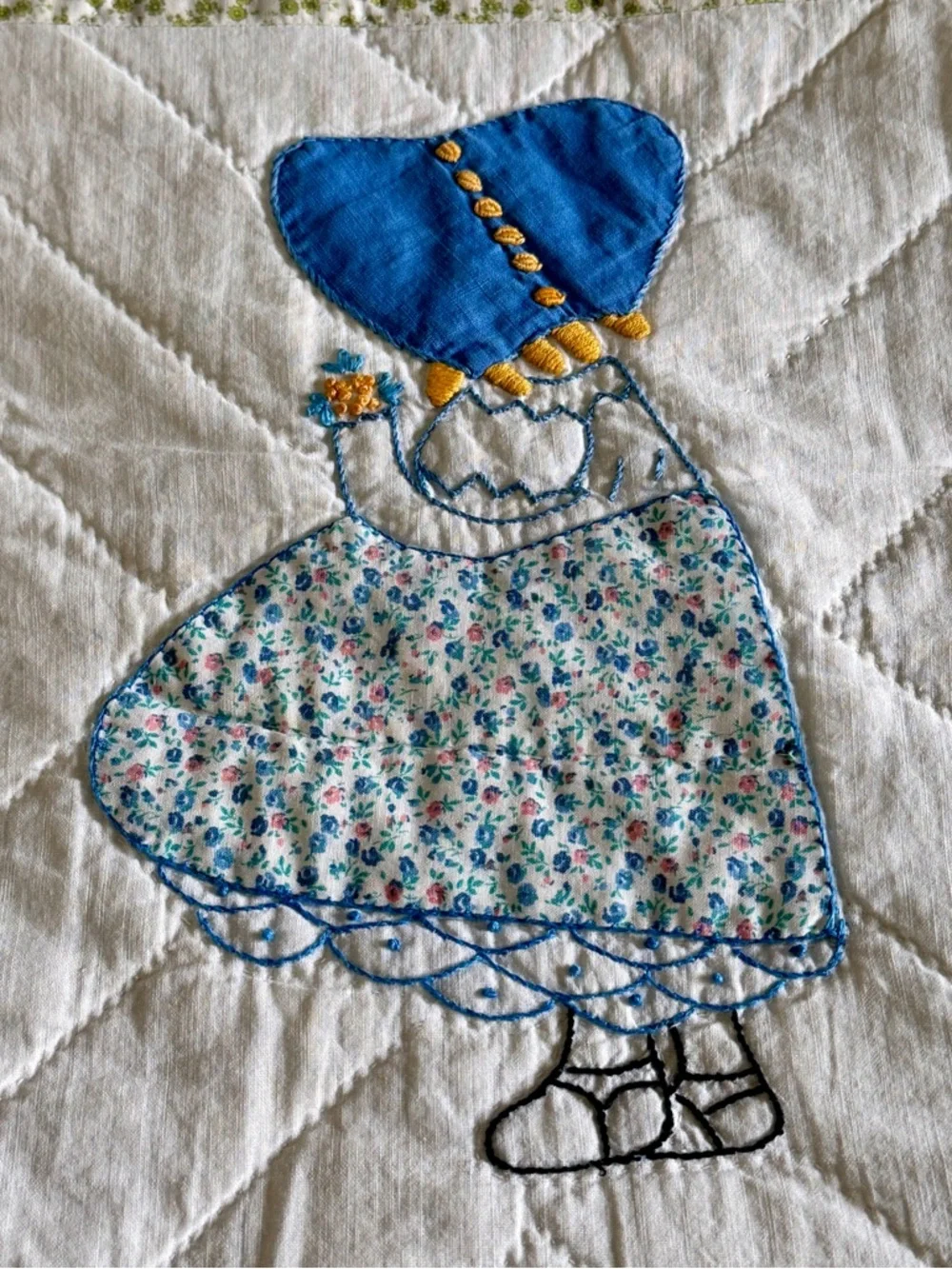 Sun‎ Bonnet Sue Vintage Patchwork & Applique Quilt Hand Made 1939 - 1970 84x74”
